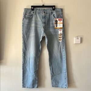 NWT Wrangler Men's Relaxed Fit Light Blue Jeans